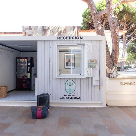 Aparthotel Las Palmeras Castelldefels Exterior photo