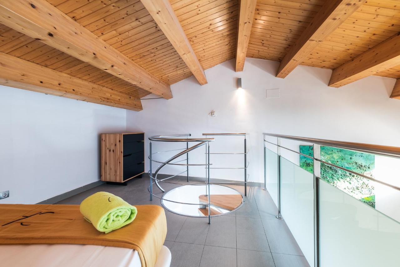 Aparthotel Las Palmeras Castelldefels Exterior photo