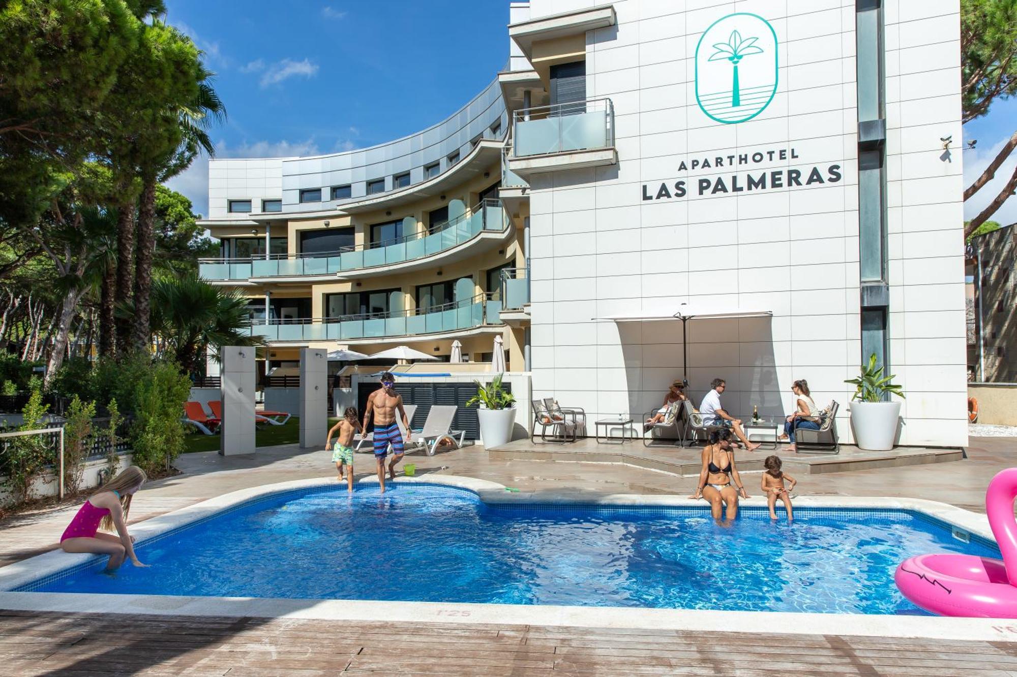Aparthotel Las Palmeras Castelldefels Exterior photo